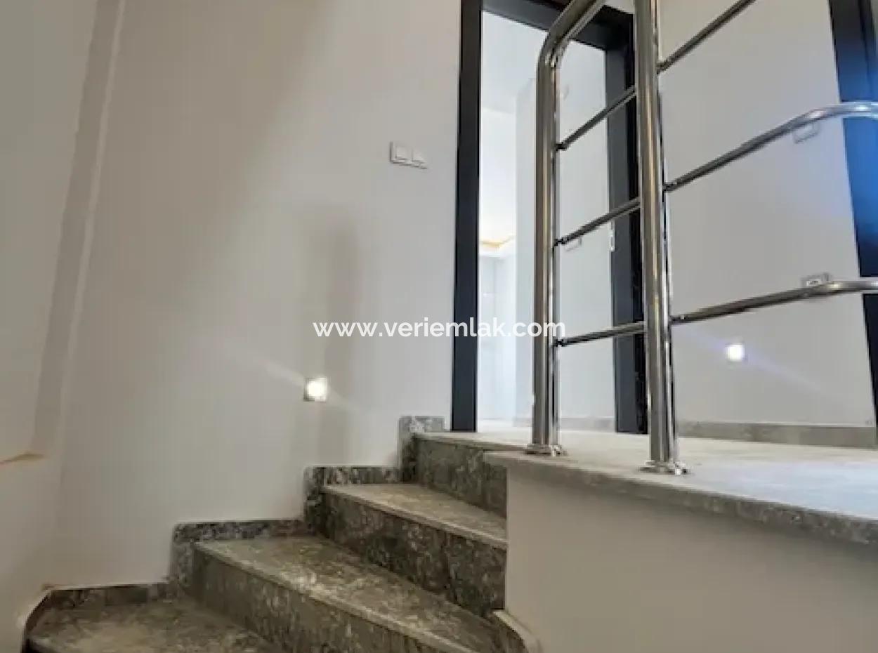 3 In 1 Brand New Villa With Closed Kitchen In Seferihisar Center