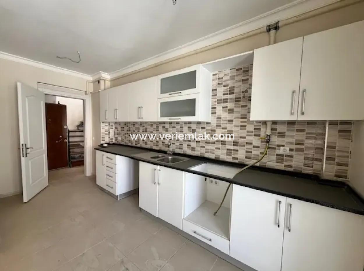 Near Seferihisar Courthouse, Corner Location, Duplex, 280M2, Apartment For Sale With Closed Kitchen