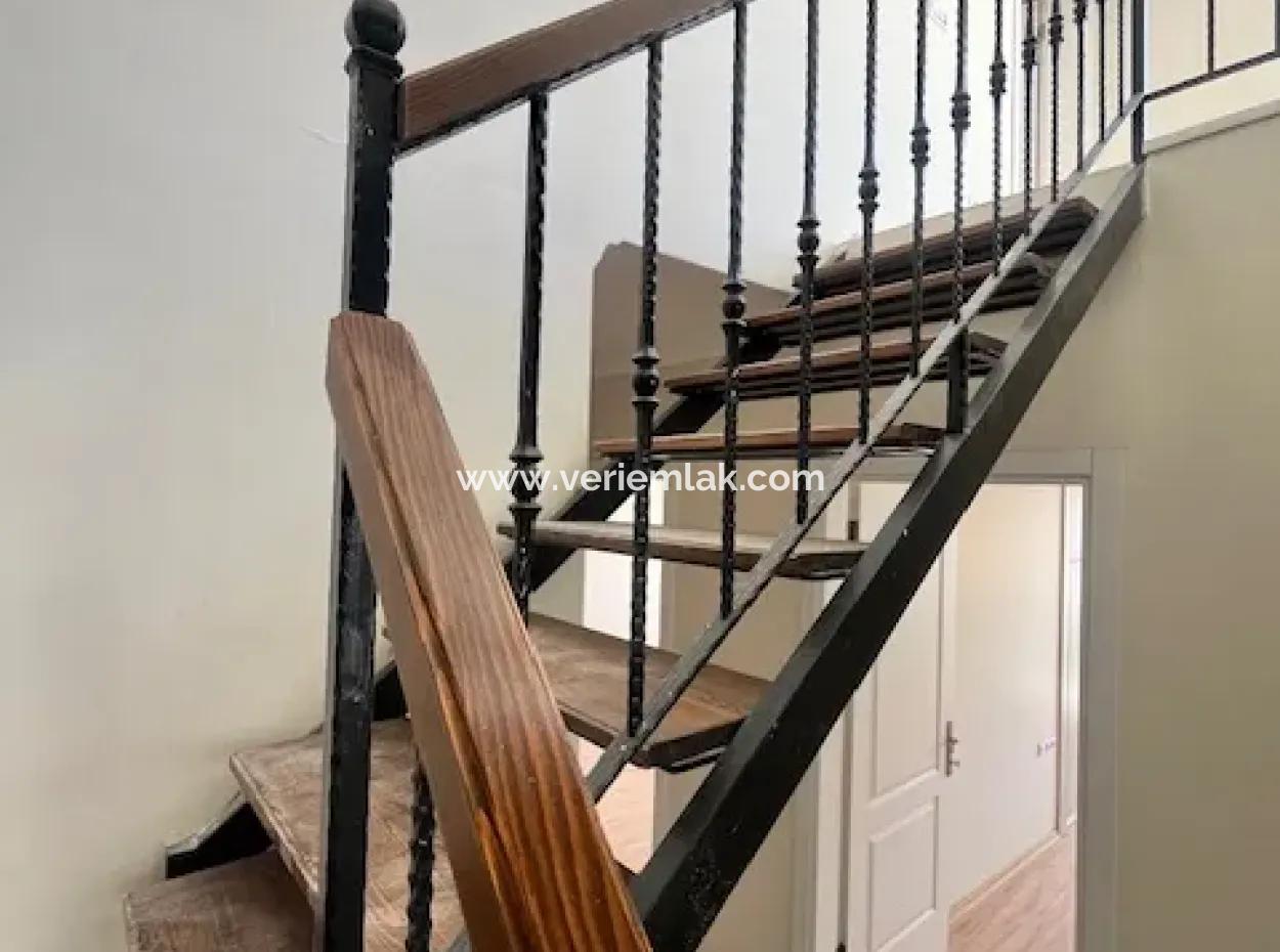 Near Seferihisar Courthouse, Corner Location, Duplex, 280M2, Apartment For Sale With Closed Kitchen