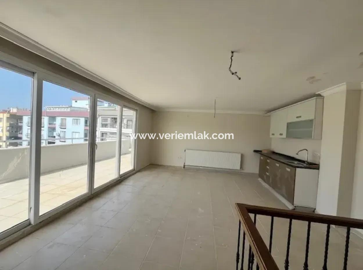 Near Seferihisar Courthouse, Corner Location, Duplex, 280M2, Apartment For Sale With Closed Kitchen