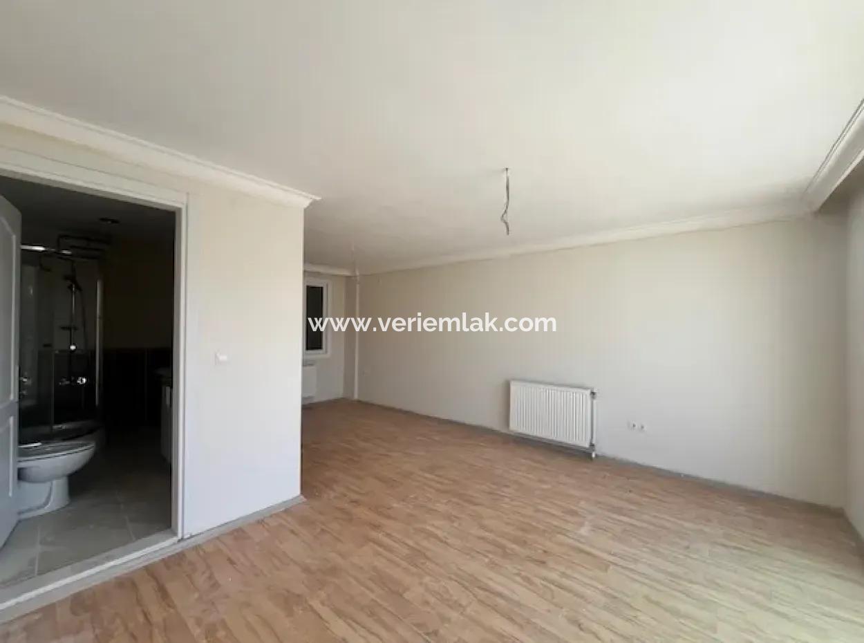 Near Seferihisar Courthouse, Corner Location, Duplex, 280M2, Apartment For Sale With Closed Kitchen