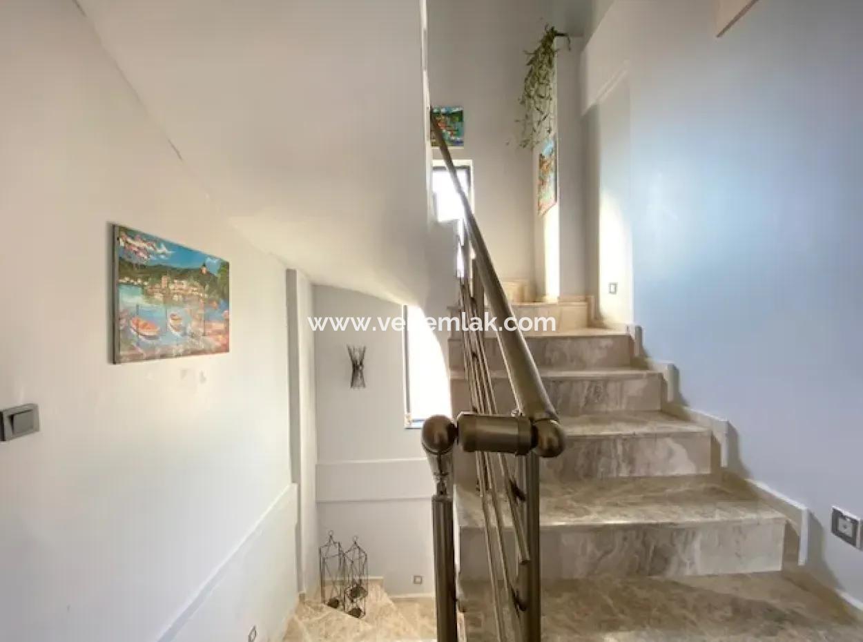 Seferihisar Doğanbeyde 3 1, Villa For Sale With Garden