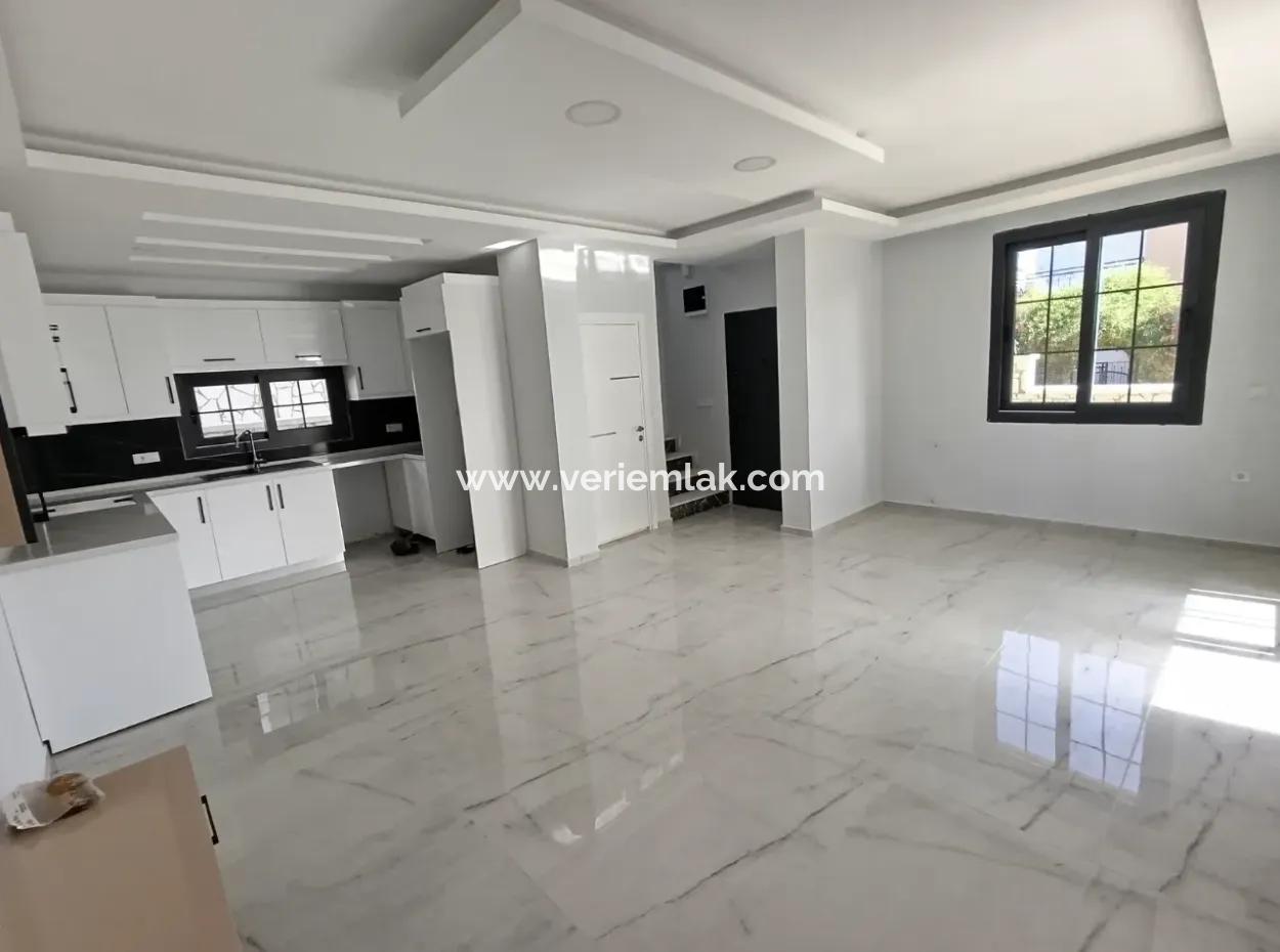 3 In 1, 160M2 450M2 To The Sea, Corner Parcel Villa In Seferihisar Elmastaş
