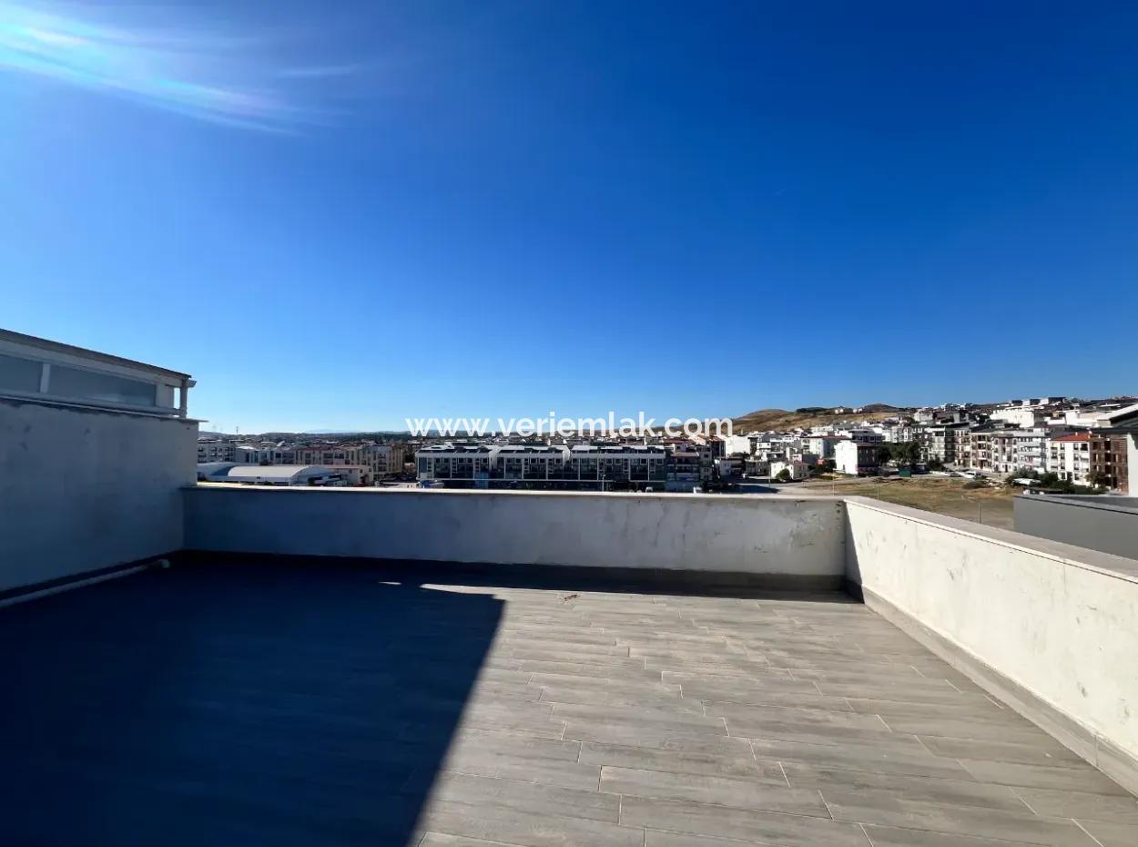 5 In 1, 240M2 Double Terrace Duplex Apartment Near Seferihisar Courthouse