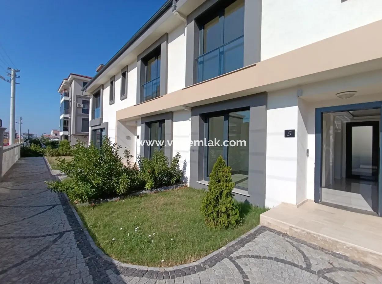 4 1, 180M2 Brand New Villa In A Site In Seferihisar Gözsüzler