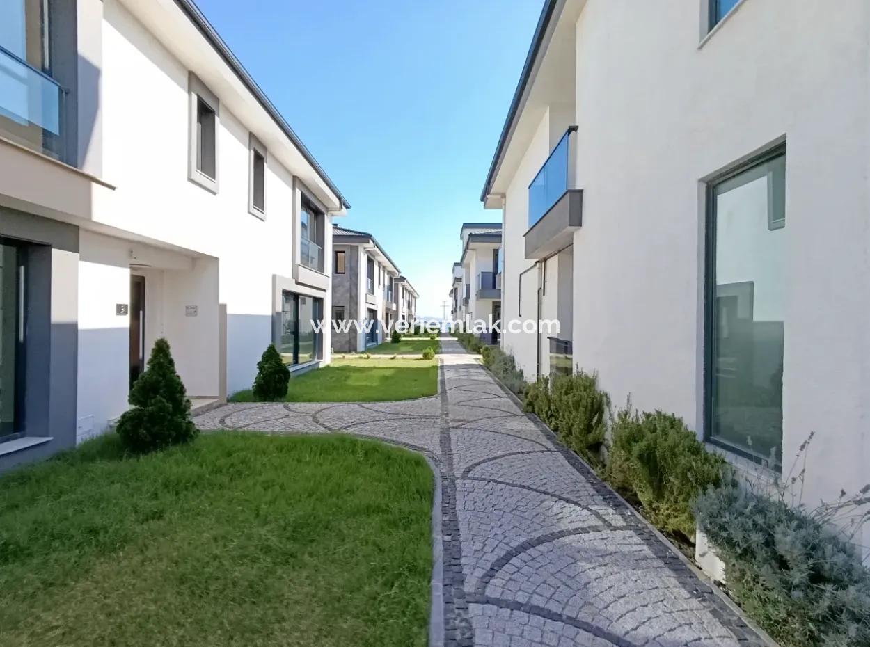 4 1, 180M2 Brand New Villa In A Site In Seferihisar Gözsüzler
