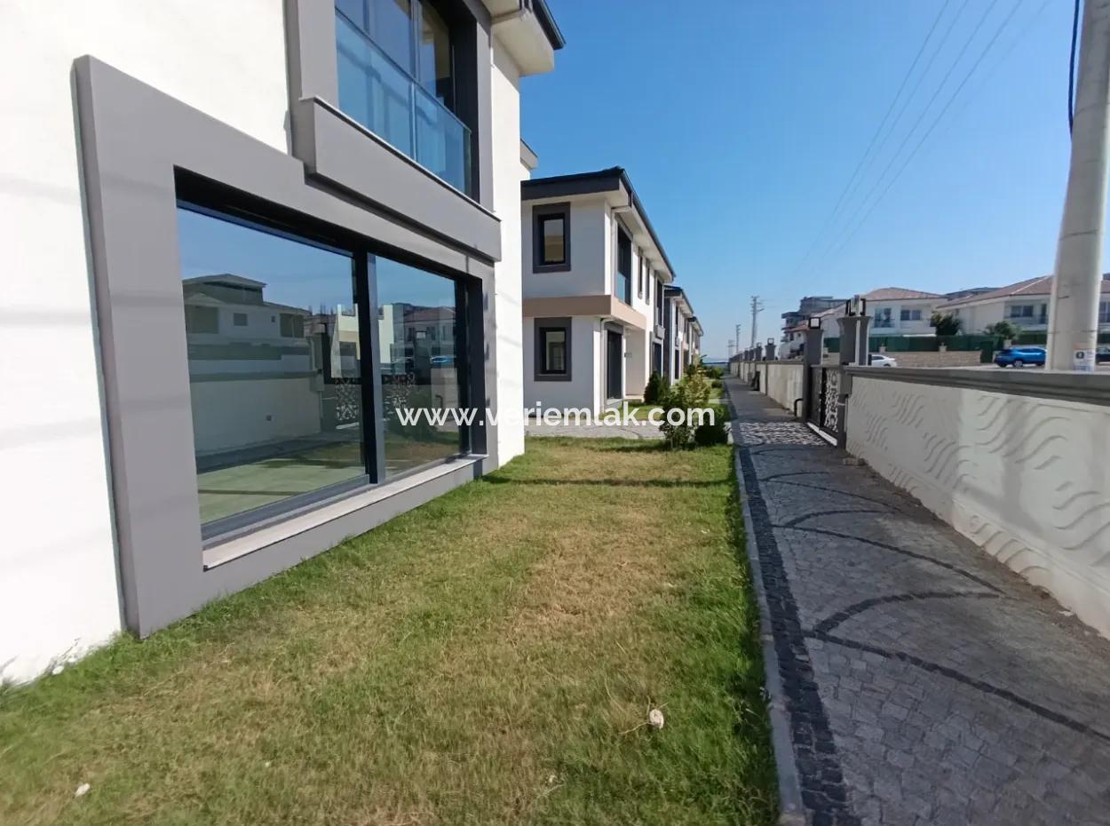 4 1, 180M2 Brand New Villa In A Site In Seferihisar Gözsüzler