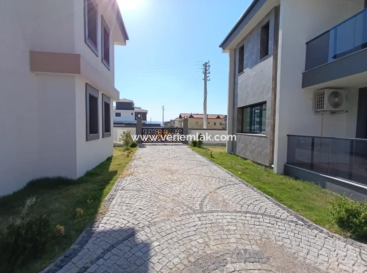 4 1, 180M2 Brand New Villa In A Site In Seferihisar Gözsüzler