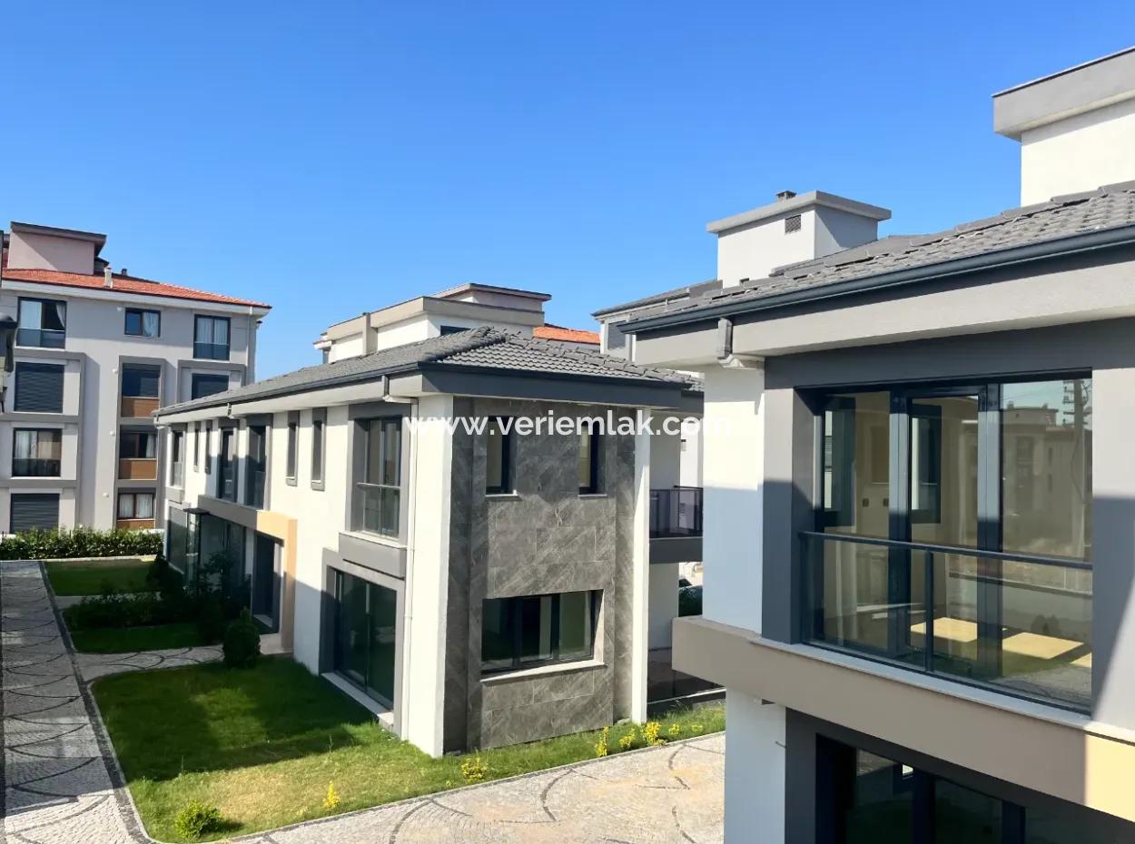 4 1,200M2 Detached New Villas In Seferihisar Gözsüzler