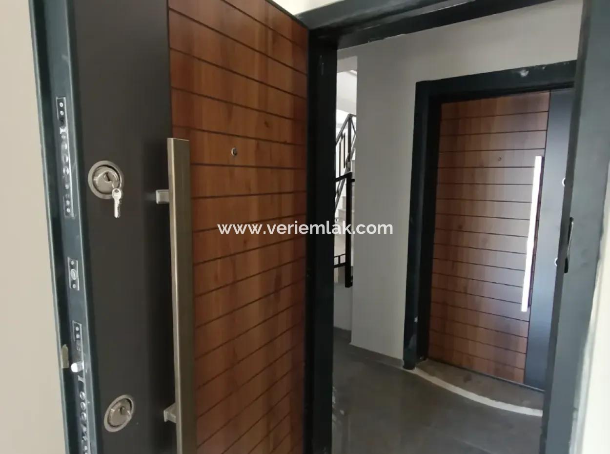 Investment Opportunity In Gözsüzler: Modern And Spacious Apartment!