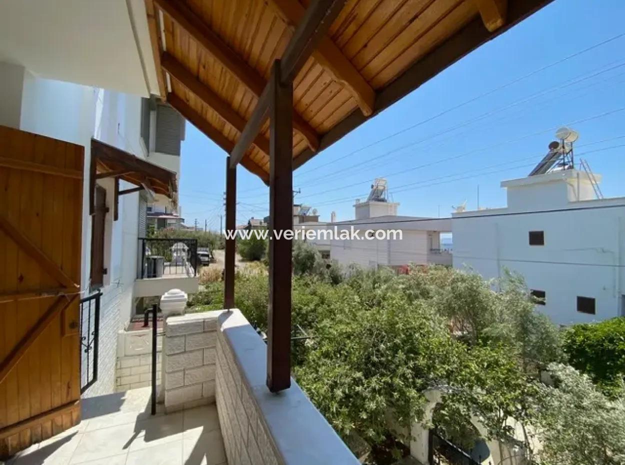 Within Walking Distance Of The Sea In Seferihisar Akarcada, 3 1 Cottage For Sale