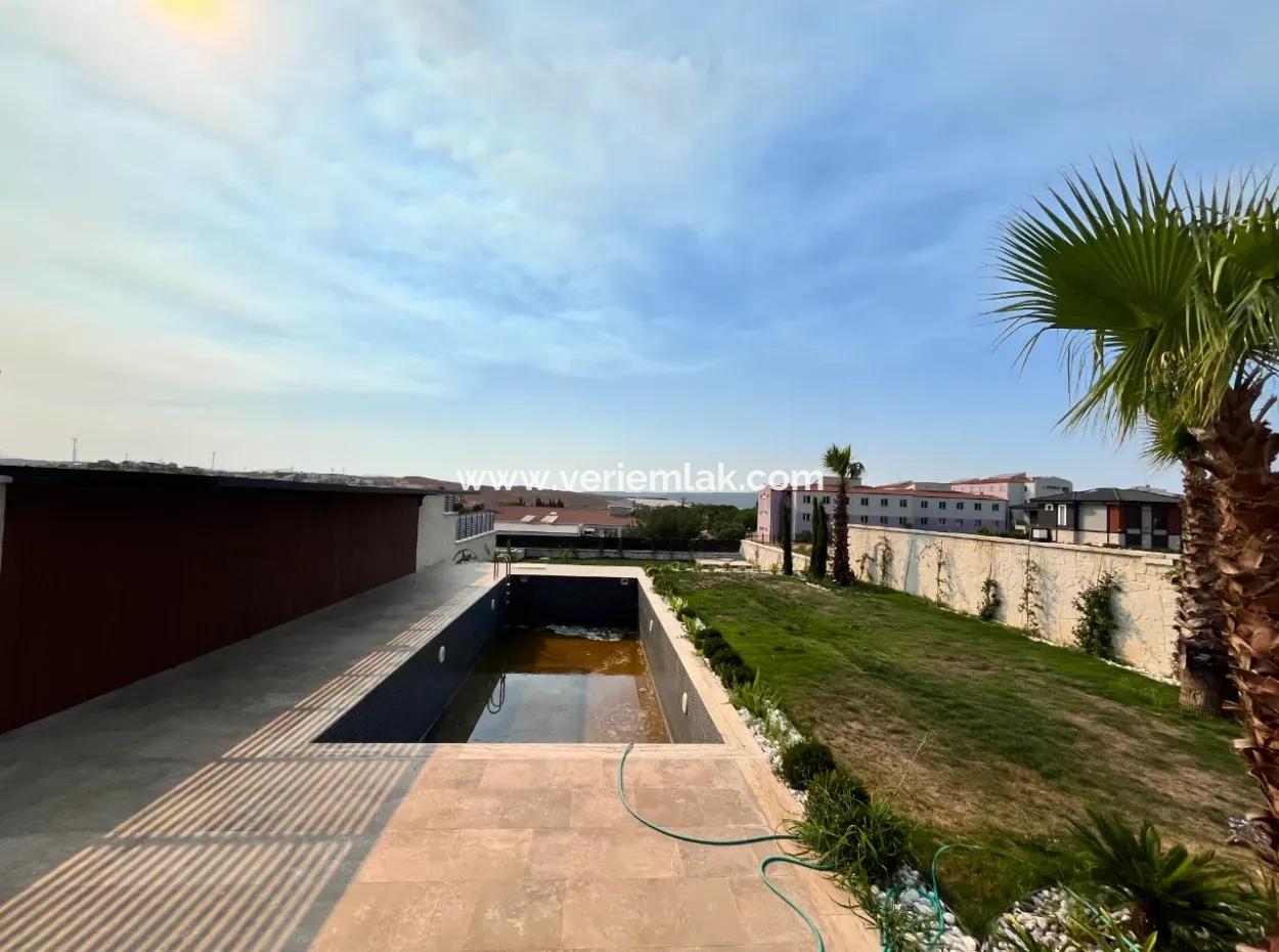 Unique Luxury Villas In Seferihisar's Most Prestigious Project!