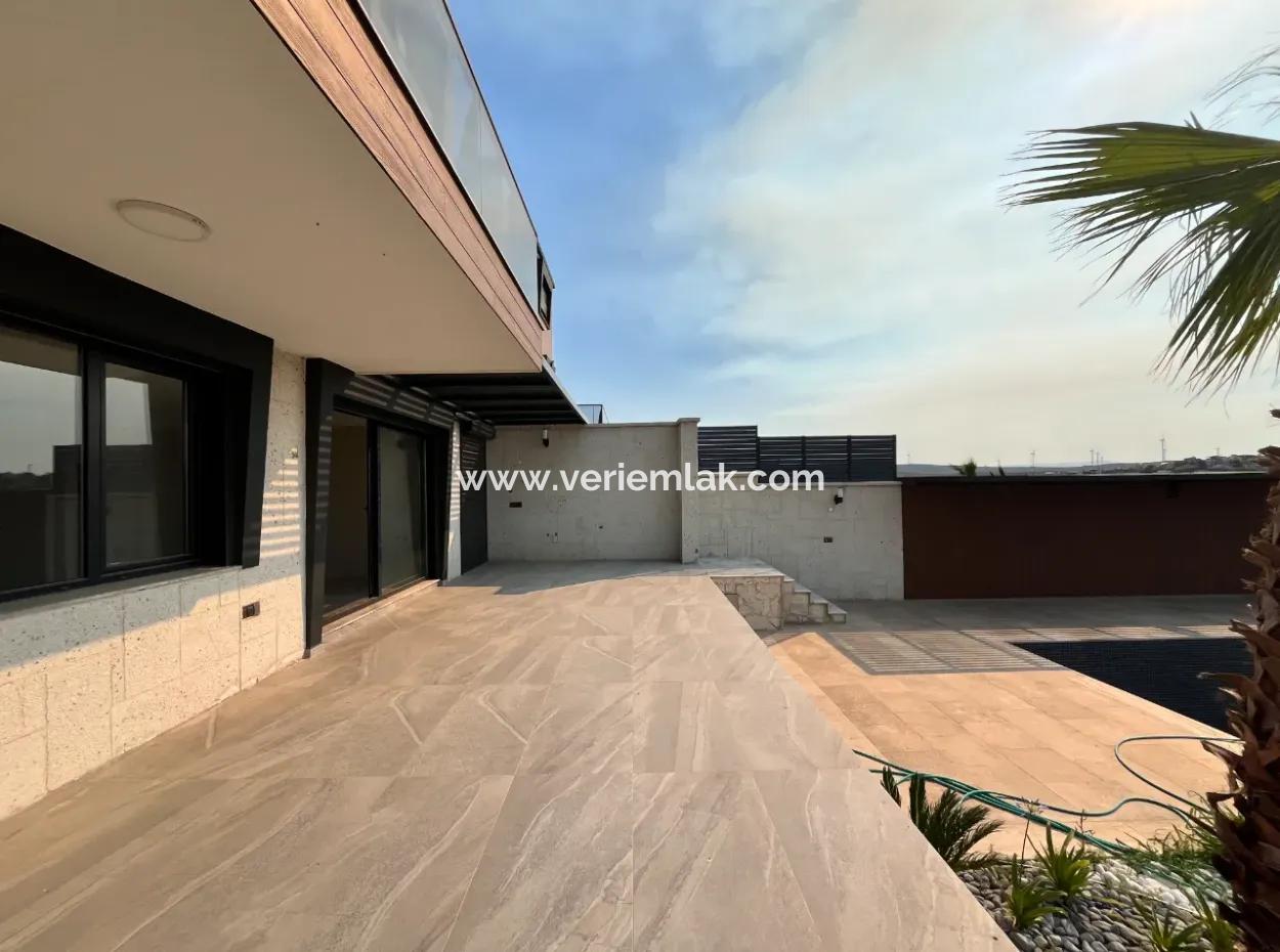 Unique Luxury Villas In Seferihisar's Most Prestigious Project!