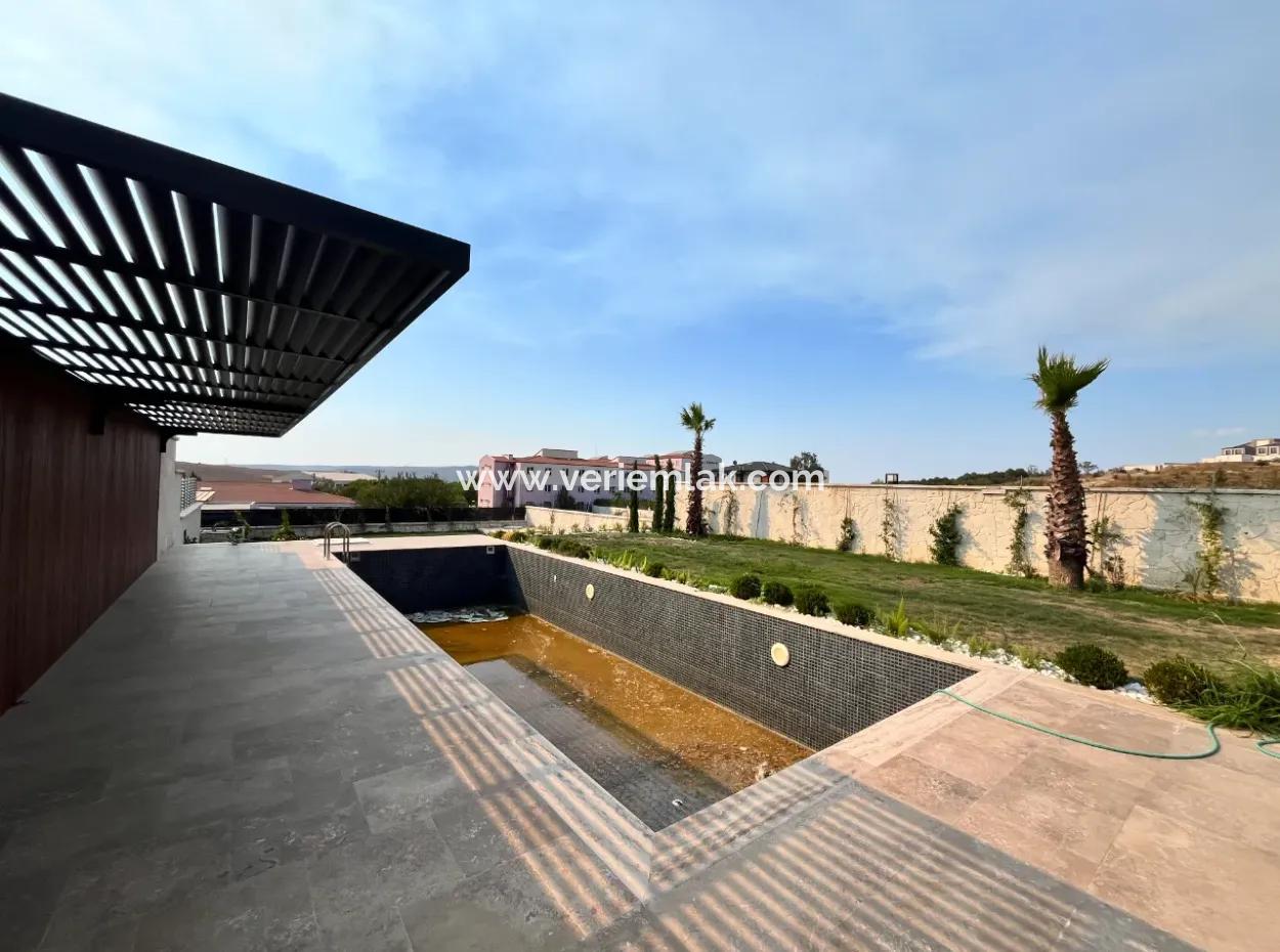 Unique Luxury Villas In Seferihisar's Most Prestigious Project!