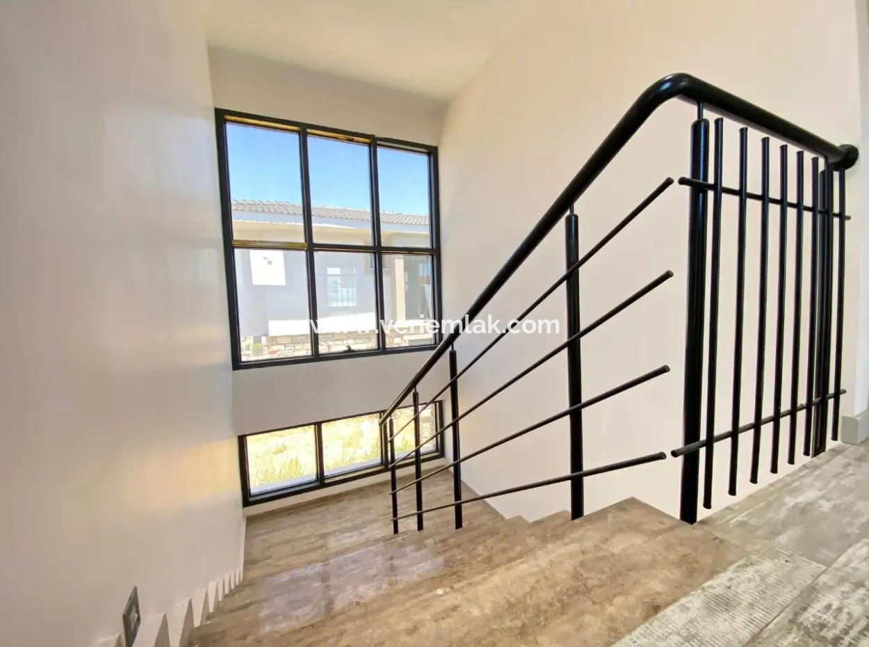 4 1 Villa For Sale With Pool And Garden In Seferihisar Akarca