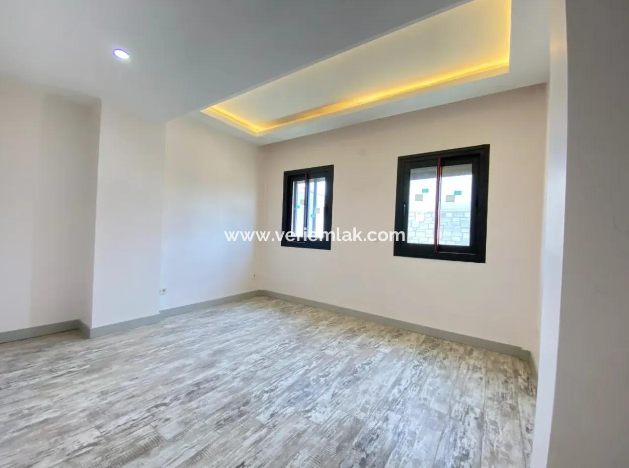 4 1 Villa For Sale With Pool And Garden In Seferihisar Akarca