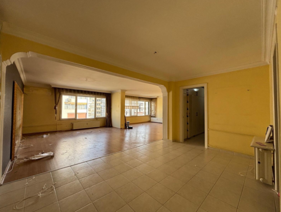 3 1 – 140 M² Flat For Rent In Alsancak – Cumhuriyet Boulevard, In A Gated Complex Close To The Promenade