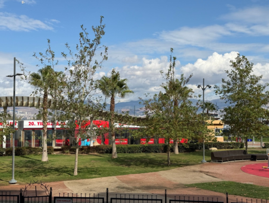 Mansion Flat With Corner Parking Lot In Küçükyali Quarantine Square Without Dark Room