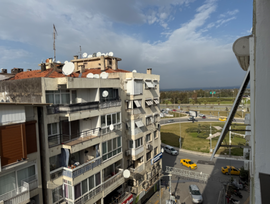 Balçova Ata Street Entrance Fully Renovated Spacious Flat With Elevator