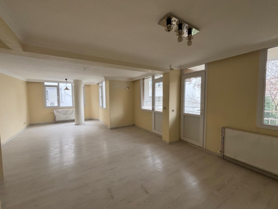 Alsancak Private Health Relative 4Th Floor 2 1 Combi Flat For Rent!