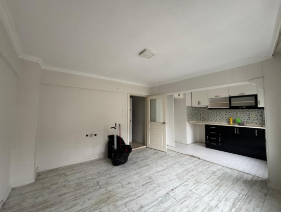 Alsancak Cyprus Martyrs Near Empty 2 1 Opportunity Flat For Rent