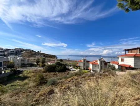 Unique Land Zoned 1320 M² On Main Street In Seferihisar Akarca, 117 M From The Sea!