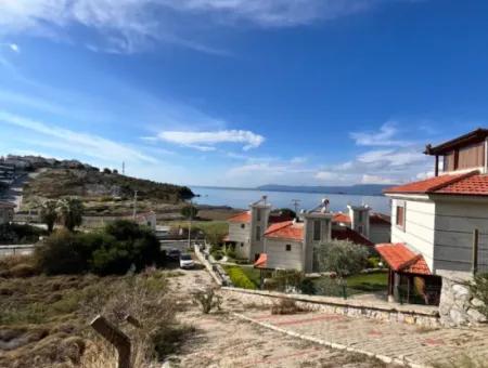 Unique Land Zoned 1320 M² On Main Street In Seferihisar Akarca, 117 M From The Sea!