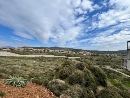 Near Seferihisar State Hospital, 300 M² Duplex Zoned Land For Sale!