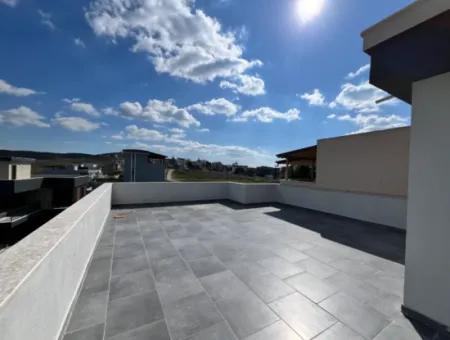 4 Bedrooms 1 Living Room Brand New Villa For Sale With Large Garden In Seferhisar Akarca