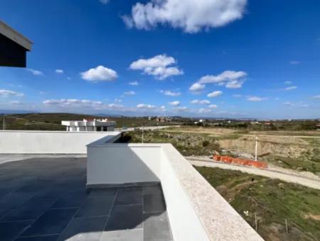 4 Bedrooms 1 Living Room Brand New Villa For Sale With Large Garden In Seferhisar Akarca