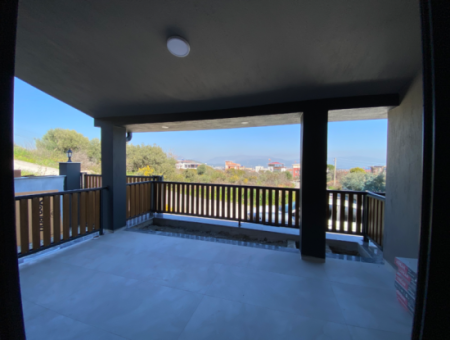 3 1 Villa For Sale With Large Garden In Seferihisar Doğanbey Ar Housing Complex