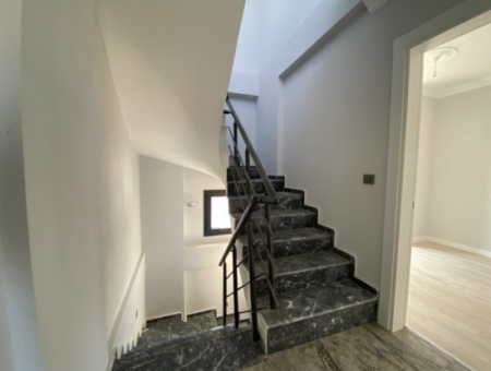 3 1 Villa For Sale With Large Garden In Seferihisar Doğanbey Ar Housing Complex