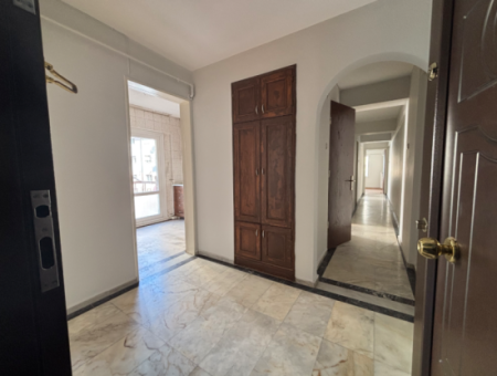 Alsancak Şair Eşref Boulevard 3 1 130M2 3Rd Floor Flat For Rent