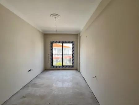 Brand New Apartments With Underfloor Heating, Luxury Design In Seferihisar Çolakibrahimbey Neighborhood, Near The Stadium, With The Taste Of A Detached Building
