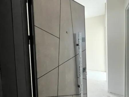 Brand New Apartments With Underfloor Heating, Luxury Design In Seferihisar Çolakibrahimbey Neighborhood, Near The Stadium, With The Taste Of A Detached Building