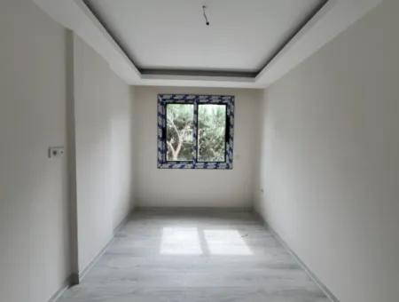 Seferihisar Mosque Neighborhood, 2Nd Floor, Large Balcony, 2 1 Zero Apartment