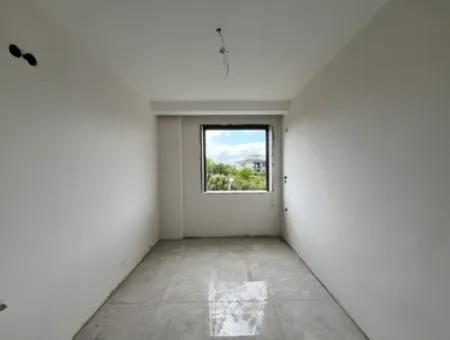 1 1 House For Sale With Luxury Architecture And Large Balcony On Seferihisar Gözsüzler Caddesi