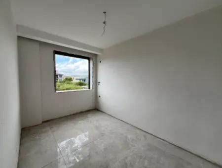 1 1 House For Sale With Luxury Architecture And Large Balcony On Seferihisar Gözsüzler Caddesi