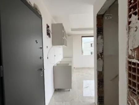 1 1 House For Sale With Luxury Architecture And Large Balcony On Seferihisar Gözsüzler Caddesi