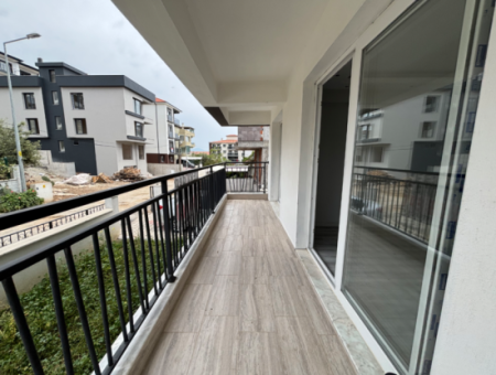 3 1 Apartment For Sale With Closed Kitchen, Large Balcony In Seferihisar Camikebir Neighborhood