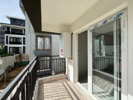 3 1 Apartment For Sale With Closed Kitchen, Large Balcony In Seferihisar Camikebir Neighborhood