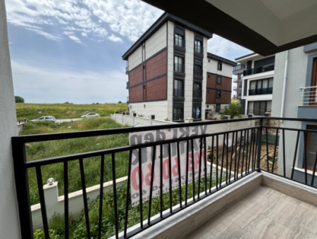 3 1 Apartment For Sale With Closed Kitchen, Large Balcony In Seferihisar Camikebir Neighborhood