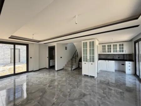 Villa For Sale In Camiikebir Neighborhood With Detached Entrance, Large Garden, Luxury Architecture