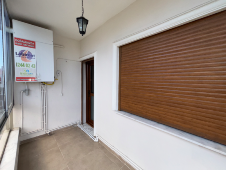 3 1 Apartment For Sale With Natural Gas In Seferihisar Camikebir Neighborhood