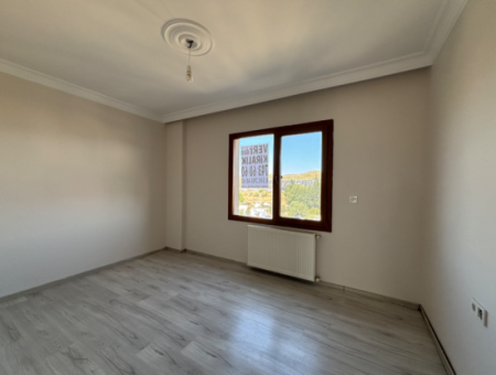 3 1 Apartment For Rent In Seferihisar Camikebir Neighborhood Combi Natural Gas Indoor Kitchen