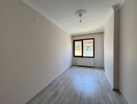 3 1 Apartment For Rent In Seferihisar Camikebir Neighborhood Combi Natural Gas Indoor Kitchen