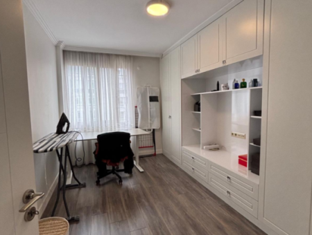 Alsancak Şair Eşrefte 3 1 140M2 Architectural Design Apartment For Rent!