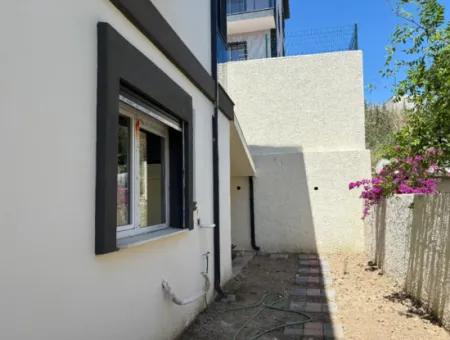 Seferihisar Camiikebir Neighborhood Gözsüzler District, Brand New Apartment Opportunity With Detached Garden