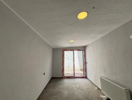 Seferihisar Camiikebir Neighborhood Gözsüzler District, Brand New Apartment Opportunity With Detached Garden