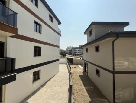 Zero And Session-Ready Apartment Opportunity In Seferihisar's Prestigious Project